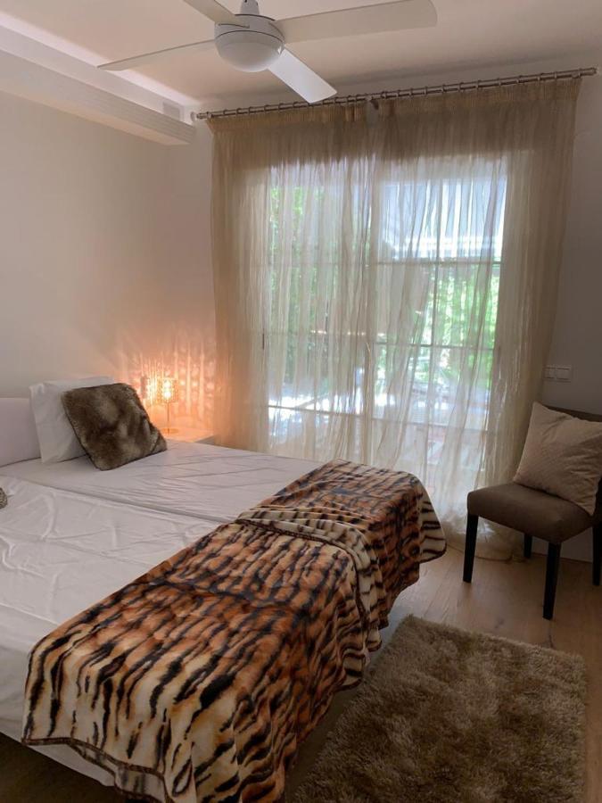 Marbella Playa Residencial Con Piscina Apartment Luaran gambar
